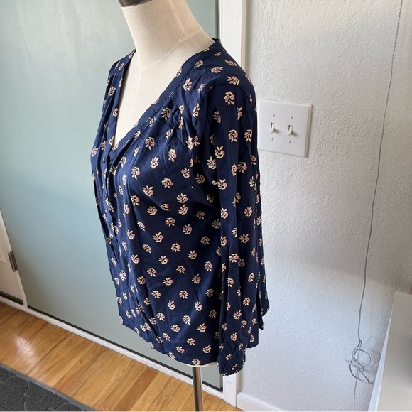 Old Navy Tops - Old Navy top